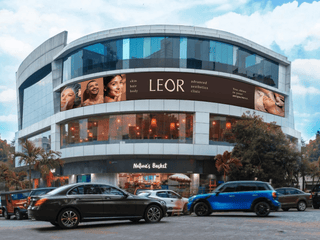 Leor Clinic Signage Mockup